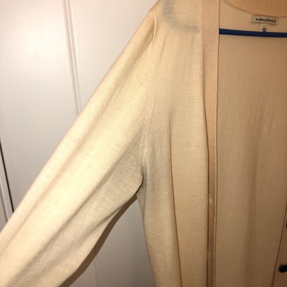 Light yellow banana republic cardigan - Picture 2 of 8